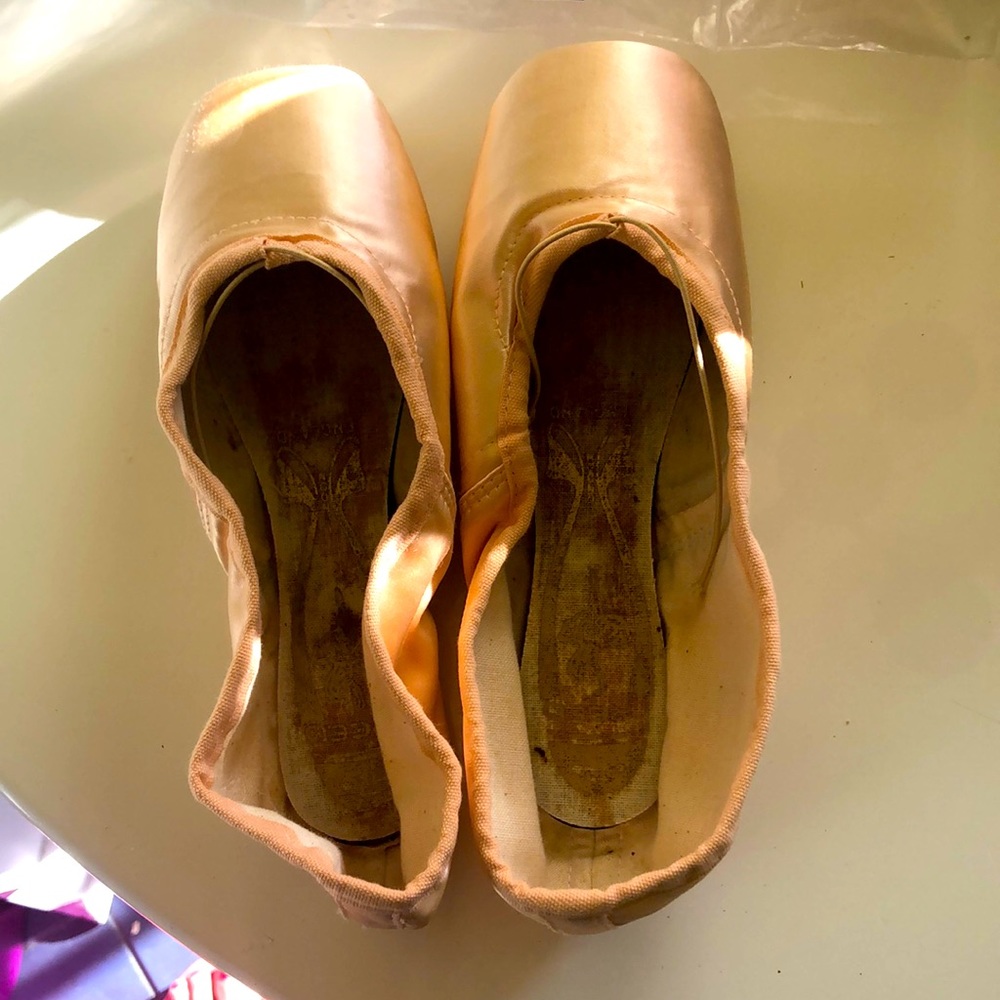 Freed pointe shoes (size 5 1/2 D X wing ) BN!